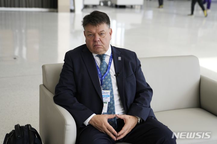 [두바이=AP/뉴시스] 유엔(UN)과 세계기상기구(WMO)가 2023년은 관측 이래 가장 더운 해가 될 것이 거의 확실하며 올해 평균 기온이 산업화 이전보다 1.4도 상승했다고 밝혔다고 미국 AP통신이 30일(현지시간) 전했다. 사진은 아랍에미리트 두바이에서 열린 COP28 유엔 기후 정상회의에 참석한 페테리 탈라스 WMO 사무총장. 2023.12.01.