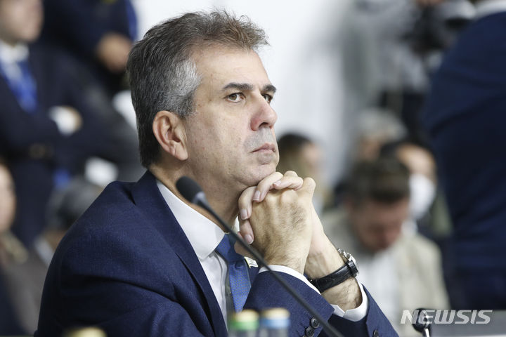 [스코페(북마케도니아)=AP/뉴시스]엘리 코헨 이스라엘 외무장관이 13일(현지시간) "국제적 지원이 있든 없든 하마스와 전쟁 계속할 것"이라고 밝혔다. 사진은 코헨 외무장관이 올해 11월30일 북마케도니아 스코페에서 열린 OSCE(유럽 안보협력기구) 각료이사회 본회의에 참석한 모습. 2023.12.14