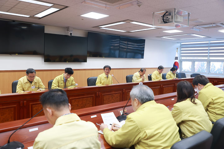 [울산=뉴시스] 구미현 기자 = 울산시교육청은 30일 새벽 경북 경주시에서 규모 4.0 지진 발생에 따라 이날 오전 9시 천창수 교육감 주재로 긴급 회의를 열고 상황을 점검했다. 2023.11.30. (사진=UNIST 제공)  *재판매 및 DB 금지