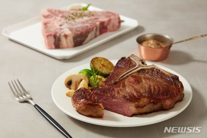  효소를 뿌려 조리된 고기