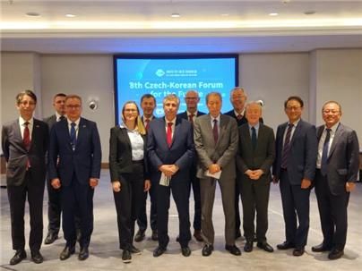 [용인=뉴시스] 제8차 한·체코 미래포럼. (사진=강남대 제공) 2023.12.01. photo@newsis.com *재판매 및 DB 금지