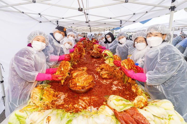 원광대병원 원누리후원회, 소외계층에 김치 3400㎏ 나눔
