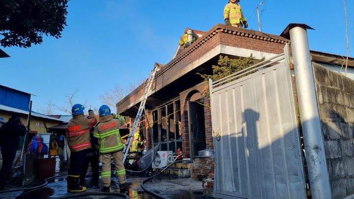 익산 춘포면 주택 화재현장(전북소방본부 제공) *재판매 및 DB 금지