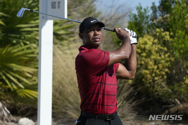 [바하마=AP/뉴시스]타이거 우즈. 2023.12.03.