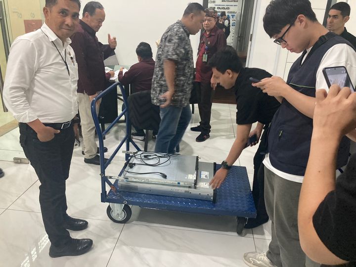 [서울=뉴시스] 인도네시아 현지 압수장비 이송 사진(사진=문화체육관광부 제공) 2023.12.04. photo@newsis.com *재판매 및 DB 금지