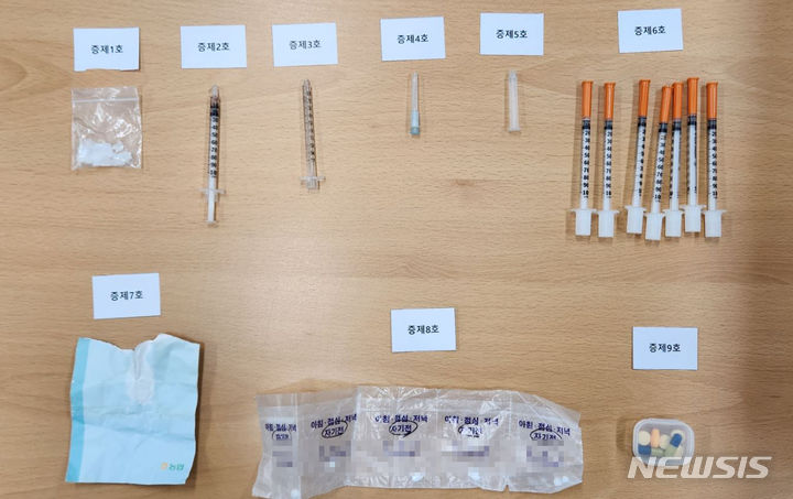 [사천=뉴시스] 차용현 기자 = 경남 사천해양경찰서는 마약사범 9명을 검거하고 5명을 구속했다고 4일 밝혔다. 사진은 필로폰 등 해경 압수물 모습. 2023.12.04.(사진=사천해경 제공)photo@newsis.com