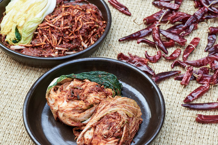 [서울=뉴시스] 유네스코 인류문형유산에 등재 10주년을 맞은 한국의 김장문화 (사진=문화재청 제공) 2023.12.4 photo@newsis.com *재판매 및 DB 금지 *재판매 및 DB 금지