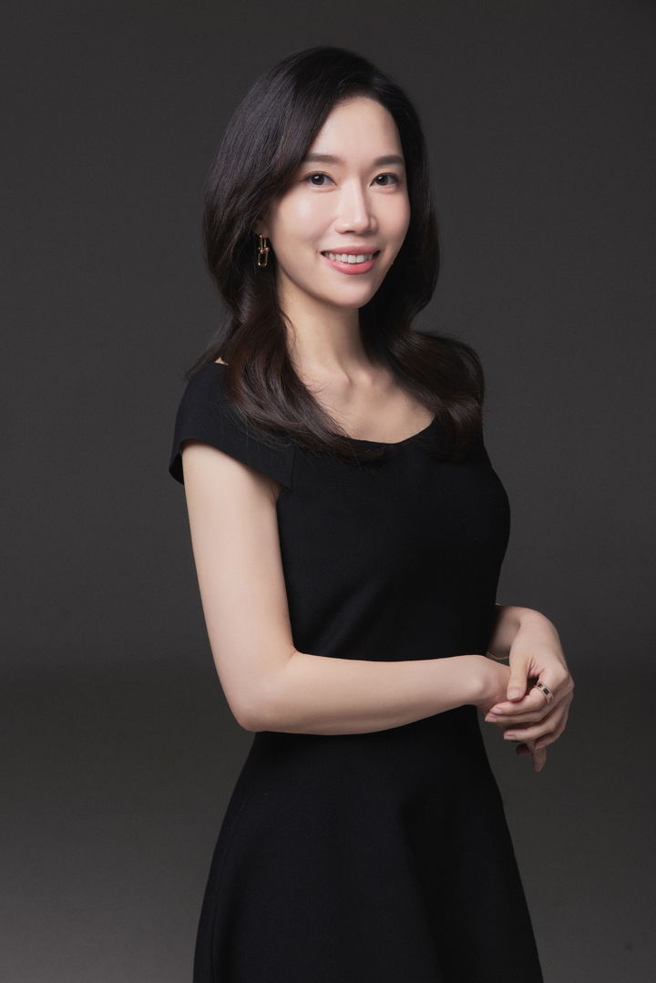 필립스옥션 한국 사무소 임연아 대표 *재판매 및 DB 금지