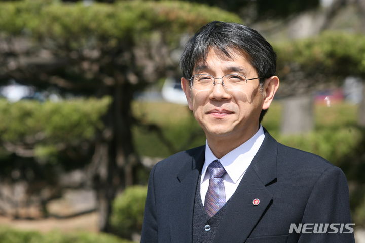 [전주=뉴시스]윤난슬 기자 = 전북대학교는 홍봉근 교수(공대 양자시스템공학과)가 최근 핵융합발전로 설계방법론에 대한 특허를 등록했다고 5일 밝혔다.(사진=전북대 제공) 