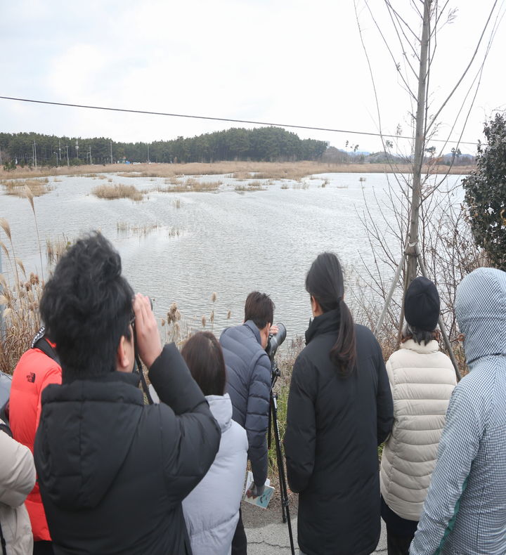 지난 1일부터 3일까지 서천군조류생태전시관 일원에서 열린 ‘서천철새여행’에 1만여 명의 체험객으로 다녀간 것으로 집계됐다. 2023. 12. 05  *재판매 및 DB 금지