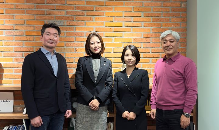 [서울=뉴시스] 김성범 상임감사, 백세희 위원, 함인경 위원, 장정진 위원(왼쪽부터) (사진=예술위 제공) 2023.12.5 photo@newsis.com *재판매 및 DB 금지 *재판매 및 DB 금지