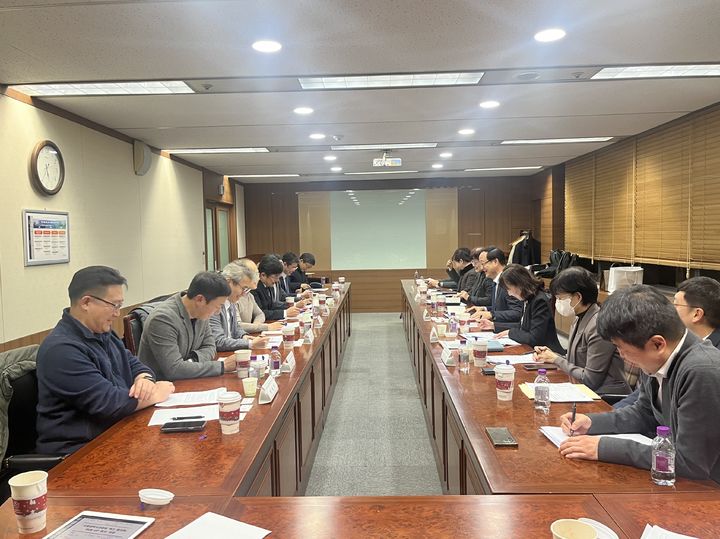 [세종=뉴시스] 전병왕 보건복지부 보건의료정책실장이 5일 오후 4개 국립대학치과병원 병원장과 간담회를 개최했다. (제공=보건복지부). 2023.12.05. photo@newsis.com. *재판매 및 DB 금지