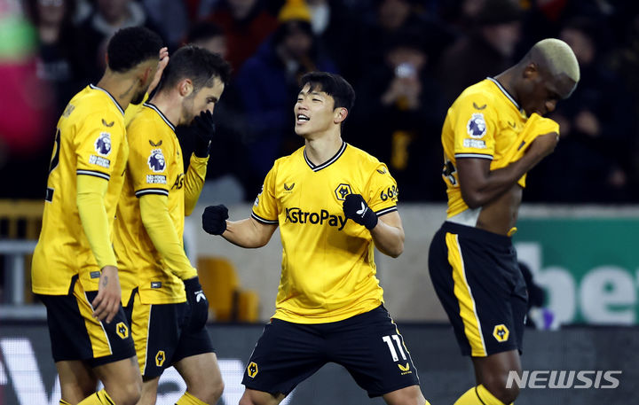 [울버햄튼=AP/뉴시스]EPL 울버햄튼의 황희찬