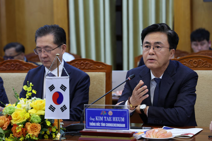 5일부터 베트남·라오스 등 동남아 지방외교에 나선 김태흠 충남지사가 첫 순방지인 베트남 박장성에서 우호교류협정을 체결한 후 인사말을 하고 있다. *재판매 및 DB 금지