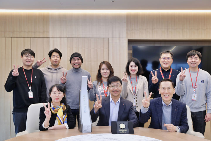 이창엽 롯데웰푸드 대표이사(가운데)와 글로벌 영업부문 임직원들. (사진=롯데웰푸드 제공) *재판매 및 DB 금지