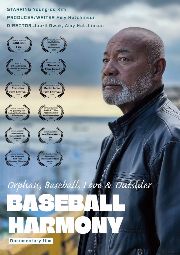 [부산=뉴시스] 동아대 출신 한국 최초 흑인혼혈 야구선수 김영도씨의 삶을 다룬 다큐멘터리 '베이스볼 하모니'(BASEBALL HARMONY) 포스터. (사진=동아대 제공) *재판매 및 DB 금지
