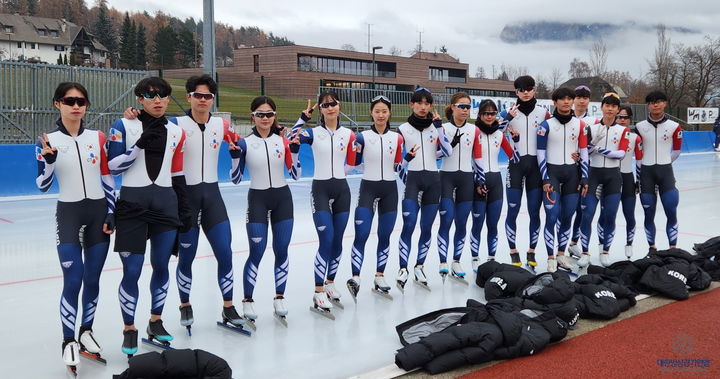 [서울=뉴시스]스피드 주니어 대표팀 2023-24시즌. 2023.12.06. (사진=대한빙상경기연맹 제공) *재판매 및 DB 금지