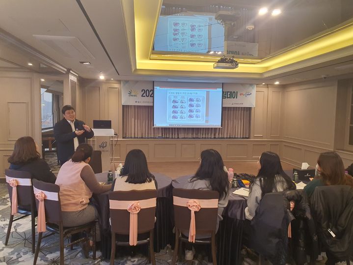 진주 동방관광호텔에서 개최된 경남 학생-학부모 치유 활동 모습 *재판매 및 DB 금지