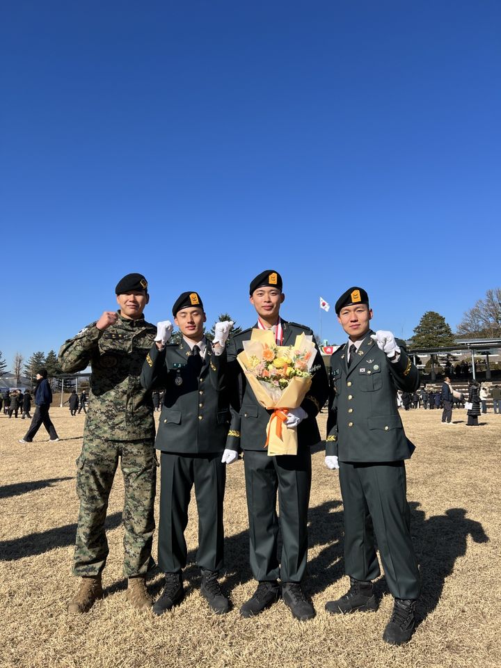 장현성 하사(왼쪽 세번째) *재판매 및 DB 금지