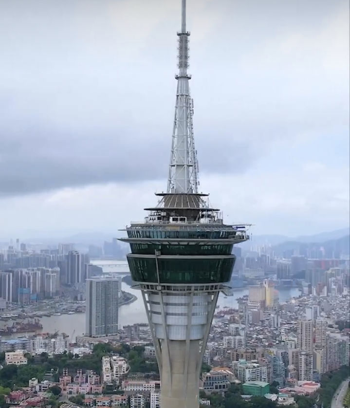 [서울=뉴시스] 지난 3일 마카오 타워에서 50대 일본인 남성 관광객이 번지 점프 후 이상 증세를 보인 후 숨졌다. (사진=마카오타워 공식 인스타그램 갈무리) 2023.12.06. *재판매 및 DB 금지