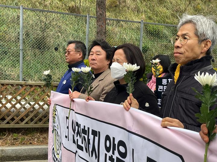 고 김용균 5주기 추모위원회 등이 6일 낮 12시 태안화력발전소 앞에서 고 김용균씨를 기리기 위한 추모제가 진행했다.(사진=고 김용균 5주기 추모위원회 제공) *재판매 및 DB 금지