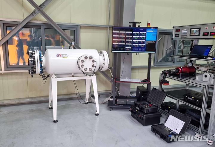 [여수=뉴시스] 전남도가 여수국가산단 미래혁신지구에 연면적 1679㎡, 4층 규모로 준공한 '공정혁신 시뮬레이션센터' 내부. (사진=전남도 제공) 2023.12.06. photo2newsis.com *재판매 및 DB 금지