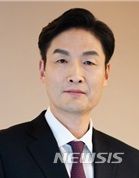 [서울=뉴시스] 국제형사재판소(ICC) 재판관에 당선된 백기봉(58) 김앤장 법률사무소 변호사. (사진= 외교부 제공)
