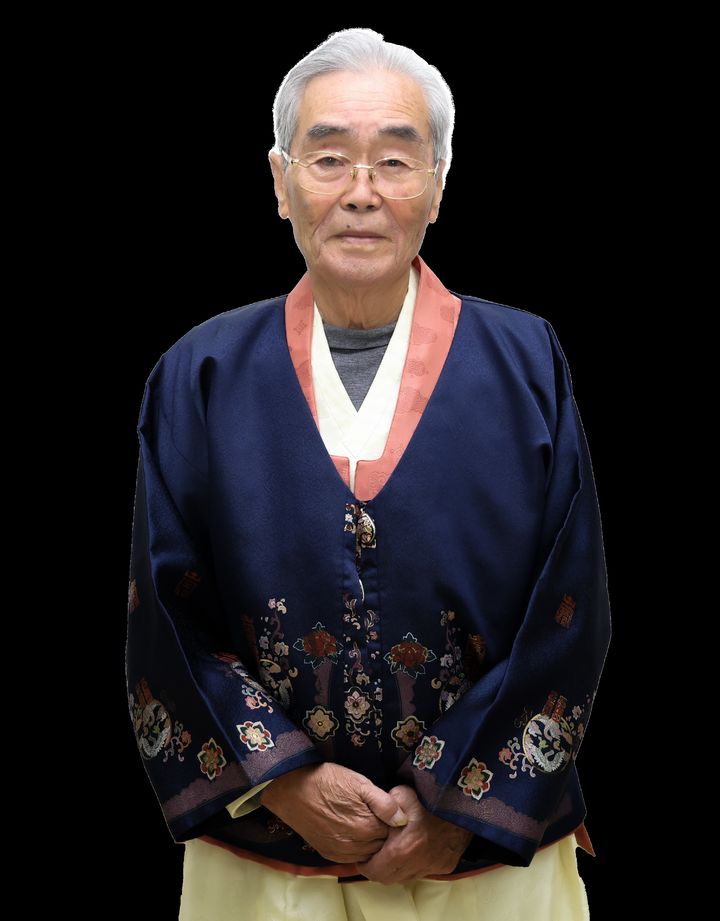 [서울=뉴시스] 보관문화훈장에 김용래 (사진=문화재청 제공) 2023.12.7 photo@newsis.com *재판매 및 DB 금지 *재판매 및 DB 금지