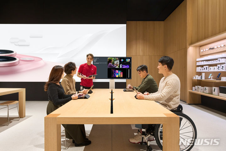 [서울=뉴시스] 애플이 경기 하남시 스타필드 하남에 애플스토어 6호점 '애플 하남'을 9일 연다. (사진=애플 제공)