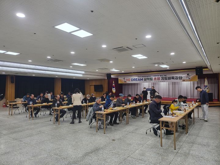 한국여자바둑리그 통합우승을 달성한 H2드림 삼척팀이 지역 바둑 육성과 활성화를 위해 바둑인들을 위한 재능기부에 나섰다. 삼척시청 제공 *재판매 및 DB 금지