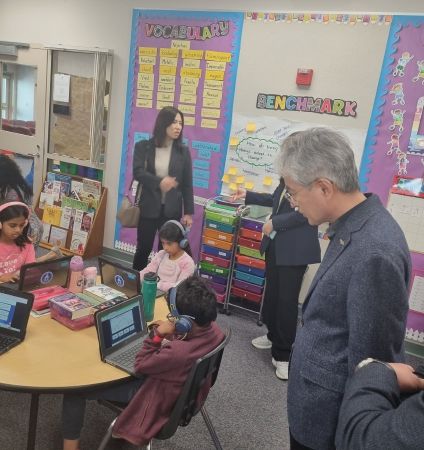 스톤 랜치 초등학교(Stone Ranch Elementary School) 수업을 박종훈 교육감이 참관하는 모습 *재판매 및 DB 금지