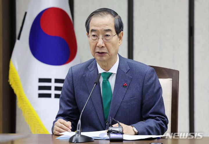 [세종=뉴시스] 강종민 기자 = 한덕수 국무총리가 7일 세종시 정부세종청사에서 열린 국정현안관계장관회의에서 모두발언을 하고 있다. 2023.12.07. ppkjm@newsis.com