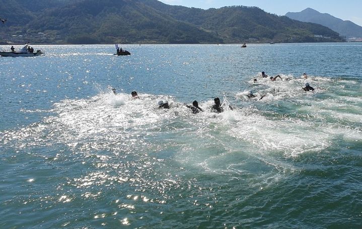 [서울=뉴시스] 대한수영연맹은 오픈워터스위밍 종목의 국내 심판 양성을 위한 3급 심판강습회가 9~10일 경남 고성 해양레저스포츠 아카데미에서 개최된다고 8일 밝혔다. (사진 = 대한수영연맹 제공) *재판매 및 DB 금지