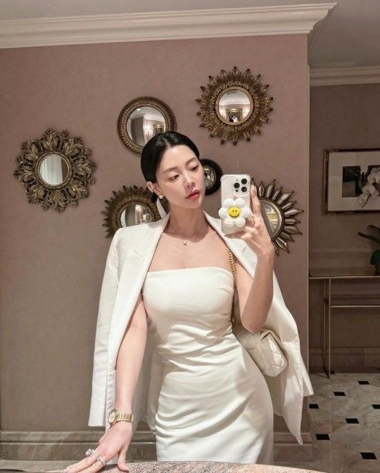 [서울=뉴시스] 클라라. (사진=클라라 인스타그램 캡처) 2023.12.08. photo@newsis.com *재판매 및 DB 금지