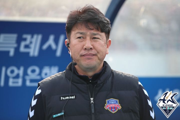 [서울=뉴시스] 프로축구 K리그1 수원FC의 김도균 감독. (사진=한국프로축구연맹 제공) *재판매 및 DB 금지