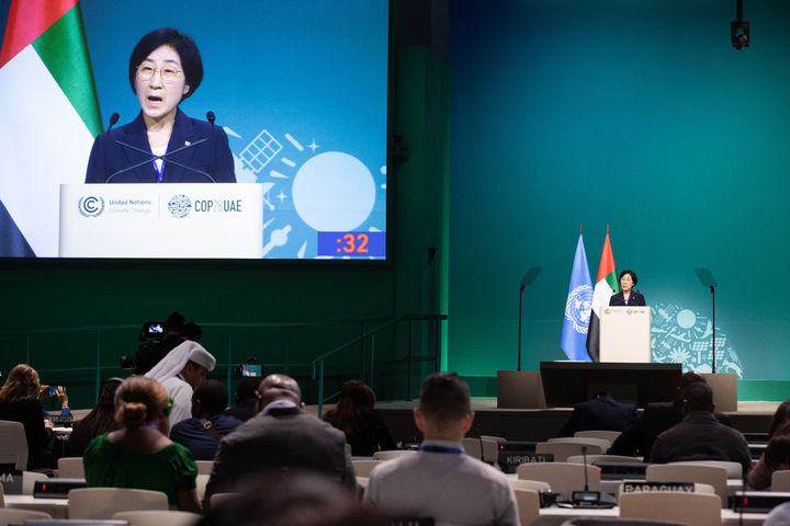[서울=뉴시스] 한화진 환경부장관이 지난 9일(현지시간) 유엔기후변화당사국총회(COP28)가 열리고 있는 UAE 두바이 엑스코에서 기조연설을 하고 있는 모습.(사진=환경부 제공) 2023.12.09. photo@newsis.com *재판매 및 DB 금지