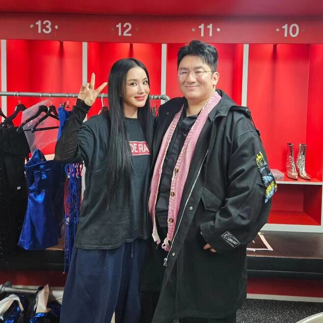 부부 될 뻔한 엄정화·방시혁…콘서트장에서 만났다