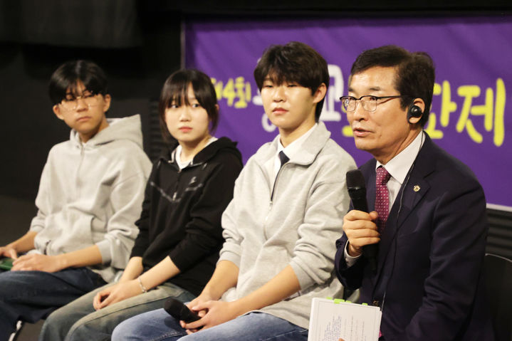 지난 9일 청주 CGV 율량극장에서 개막한 충북교육영화제 개막식에 참석한 윤건영 충북교육감이 발언하고 있다.2023.12.10.kipoi@newsis.com *재판매 및 DB 금지