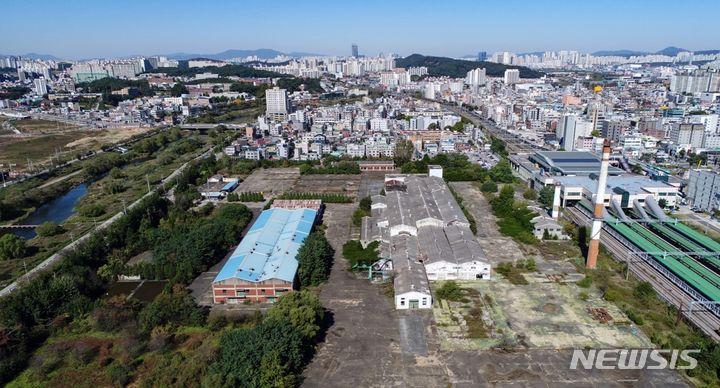 [오산=뉴시스] 오산시 오산동 구 계성제지 부지 전경 (사진 = 이권재 시장 블로그 화면 캡쳐)