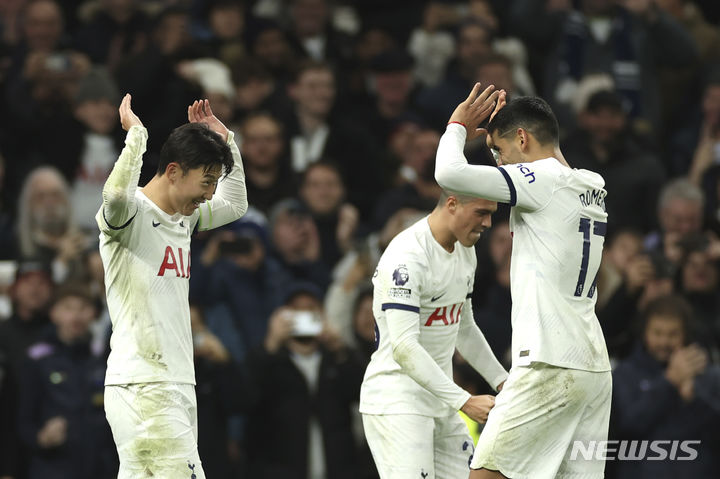 [런던=AP/뉴시스] 잉글랜드 프로축구 프리미어리그(EPL) 토트넘홋스퍼 공격수 손흥민. 2023.12.11.