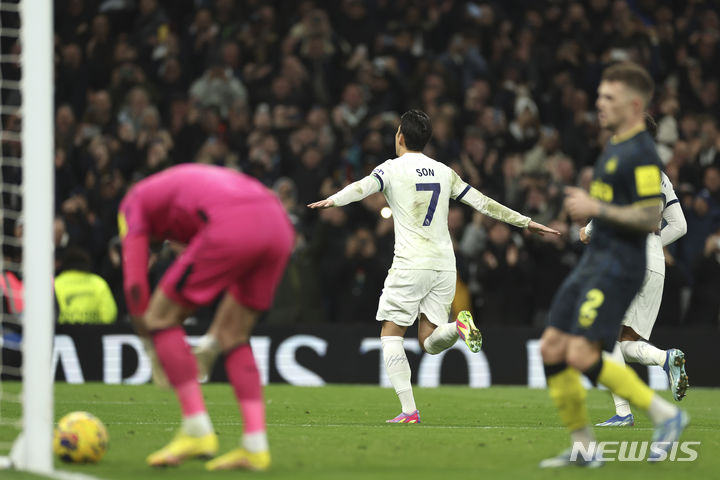 [런던=AP/뉴시스] 잉글랜드 프로축구 프리미어리그(EPL) 토트넘홋스퍼 공격수 손흥민. 2023.12.11.