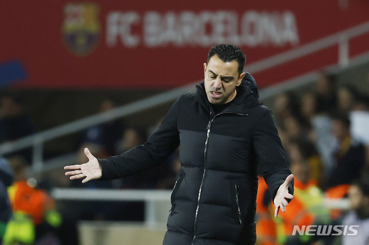 [바르셀로나=AP/뉴시스] 스페인 프로축구 프리메라리가 FC바르셀로나의 사비 에르난데스 감독. 2023.12.10.