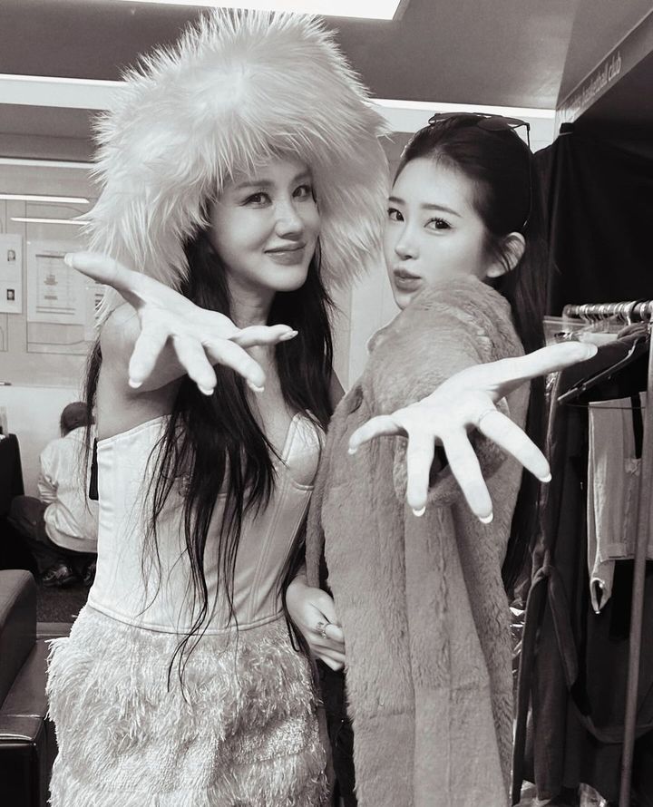 [서울=뉴시스] 엄정화(왼쪽), 최준희. (사진=최준희 인스타그램 캡처) 2023.12.11. photo@newsis.com *재판매 및 DB 금지