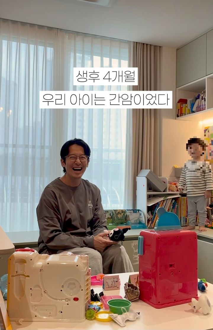 [서울=뉴시스] 최필립(왼쪽)과 아들. (사진=최필립 인스타그램 캡처) 2023.12.11. photo@newsis.com *재판매 및 DB 금지