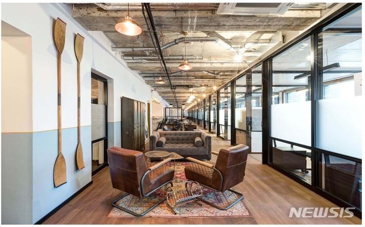 [서울=뉴시스] 유진로봇 스마트오피스 내부 모습. (사진=유진로봇 제공) 2023.12.11. photo@newsis.com