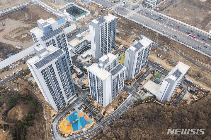 [서울=뉴시스]과천지식정보타운 S10블록 조감도.(사진=LH 제공)