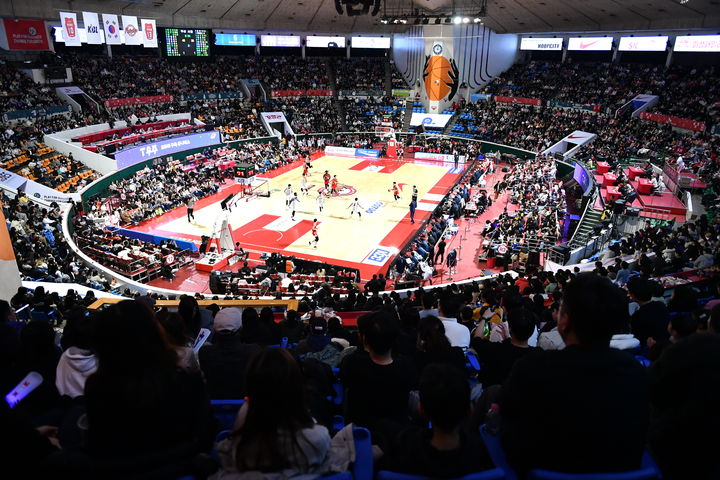 [서울=뉴시스] 프로농구 서울 SK와 부산 KCC의 경기가 열린 잠실학생체육관. (사진=KBL 제공) *재판매 및 DB 금지