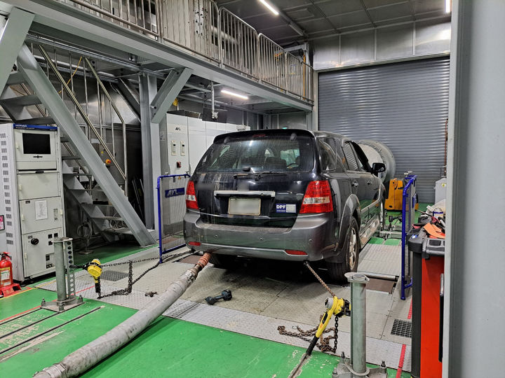 [인천=뉴시스] 노후 경유차에 중국산 가짜 매연저감필터를 장착해 10억원 상당의 국가보조금을 부당으로 가로 챈 업체 모습. (사진=인천경찰청 제공) *재판매 및 DB 금지