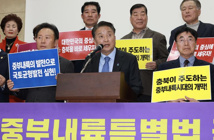 김영환 충북지사 "중부내륙법 개정 작업 1월 착수"