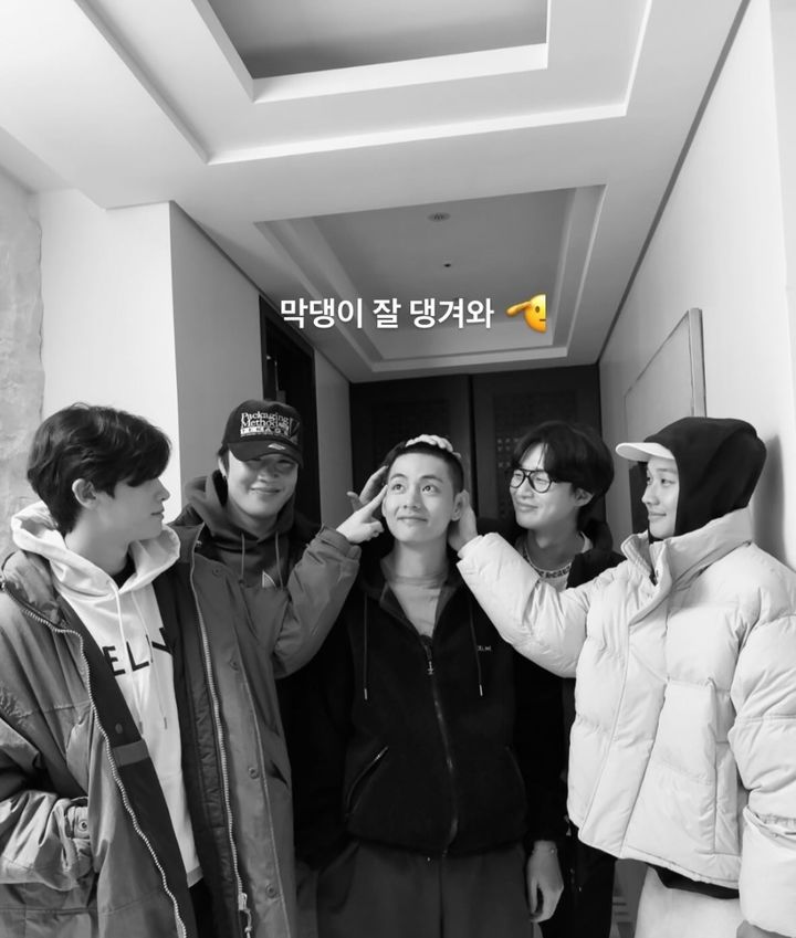 [서울=뉴시스] 배우 박서준이 BTS 뷔의 입대를 응원했다. (사진=박서준 인스타그램 캡처) 2023.12.11. photo@newsis.com *재판매 및 DB 금지